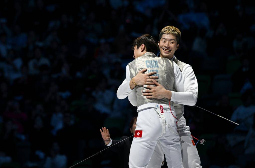 香港队首夺全运会击剑金牌 张家朗：夺冠关键在于团队