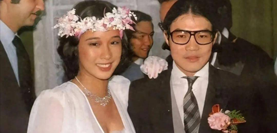 65岁朱玲玲二次净身出户离婚，她的一生让网友赞叹：太厉害了