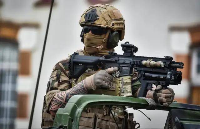 到底想要啥枪?刚淘汰HK416,美国海豹六队又要换新枪?