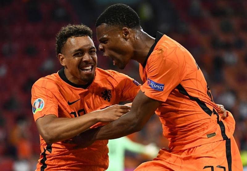 英格兰足球超级联赛英超黑马阿斯顿维拉逆袭征欧冠埃梅里执掌球队创辉煌