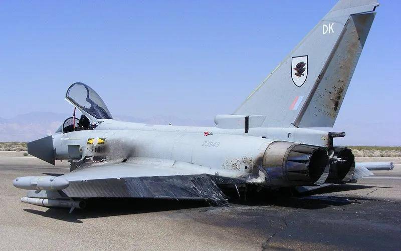 三哥又赢了！印度“光辉”只坠毁2架，“中国歼-15坠毁300架”？