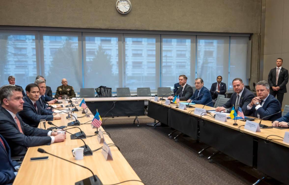 和平协议只差临门一脚,普京批准国家战略,俄军突然大举进攻,围歼亚速营!