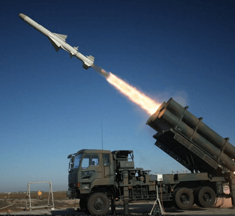 日本导弹刚进入阵地第一天，仗还没开始打，就被翼龙无人机看得一清二楚了！