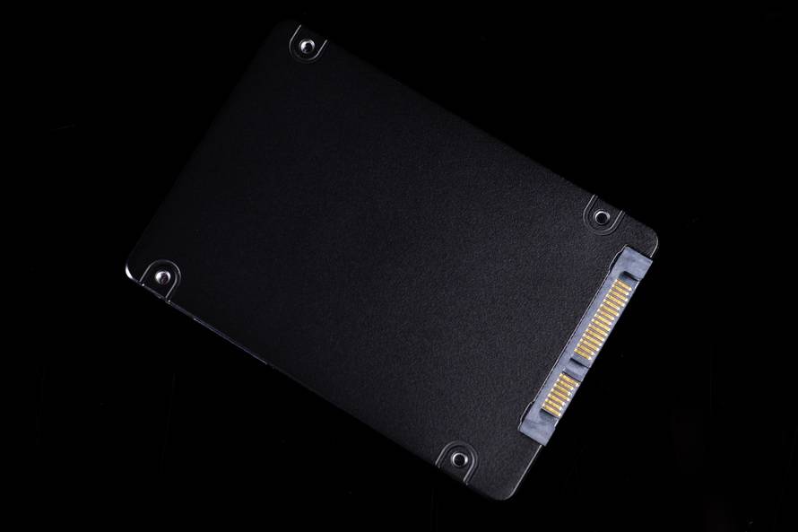 原创 长江存储SE006企业SSD评测: 稳如磐石的性能表现