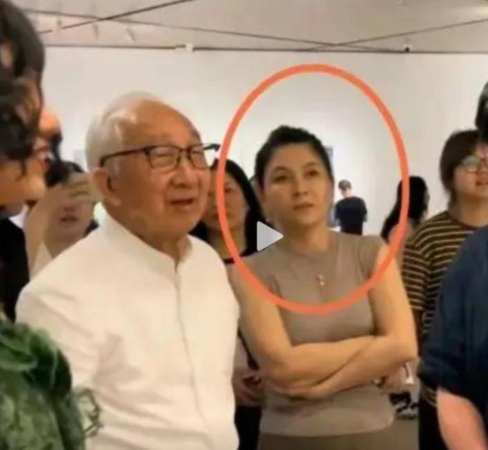 知名演员嫁大44岁老艺术家，现丈夫91岁垂垂老矣，她47岁貌美如花