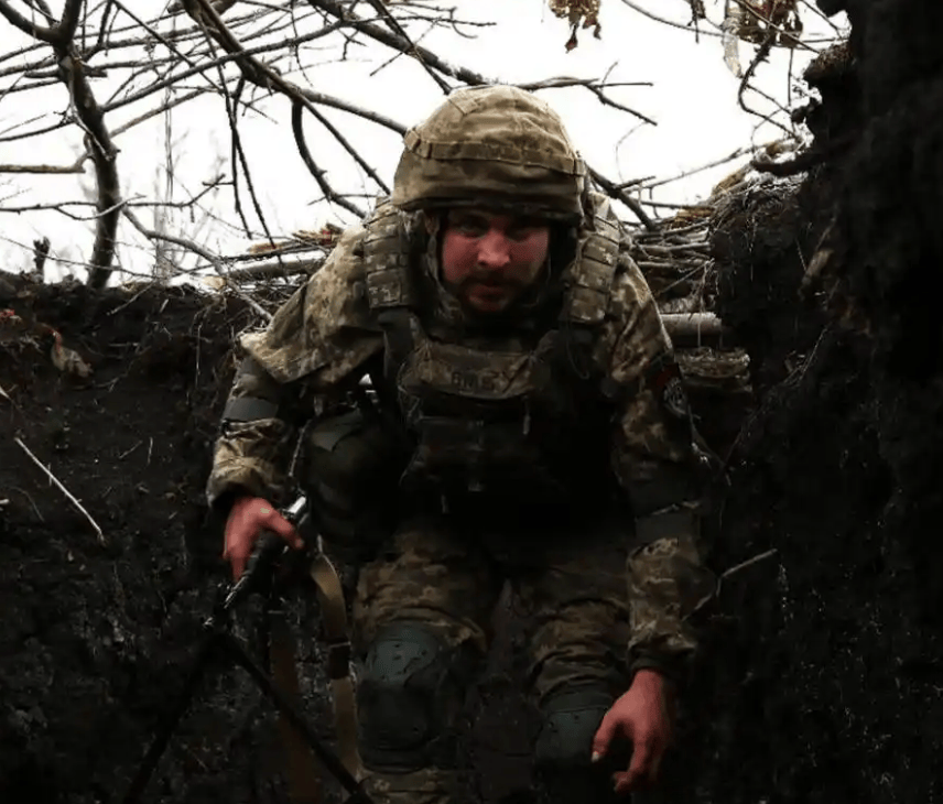 102旅悲歌：俄乌战场最惨乌军，3重打击下能否守住胡城？