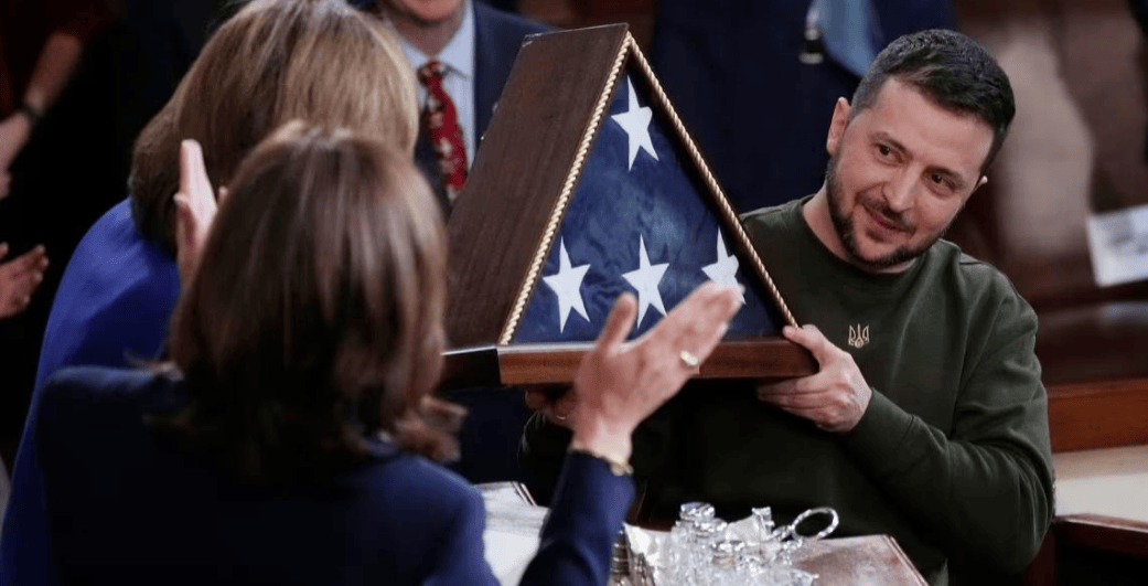 俄罗斯宣布年度大捷，乌克兰痛失几百个村落，难怪泽连斯基态度变好了！