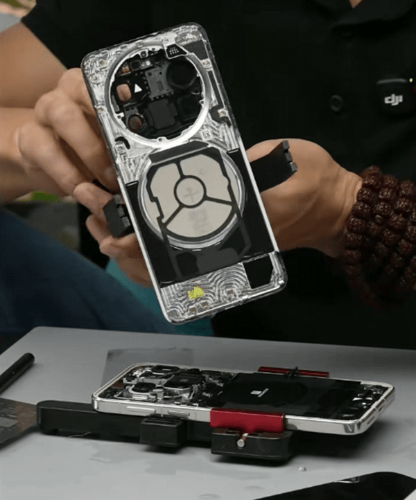 原创             华为Mate80 Pro Max首拆！内部做工太亮眼，堪称国产集成巅峰？