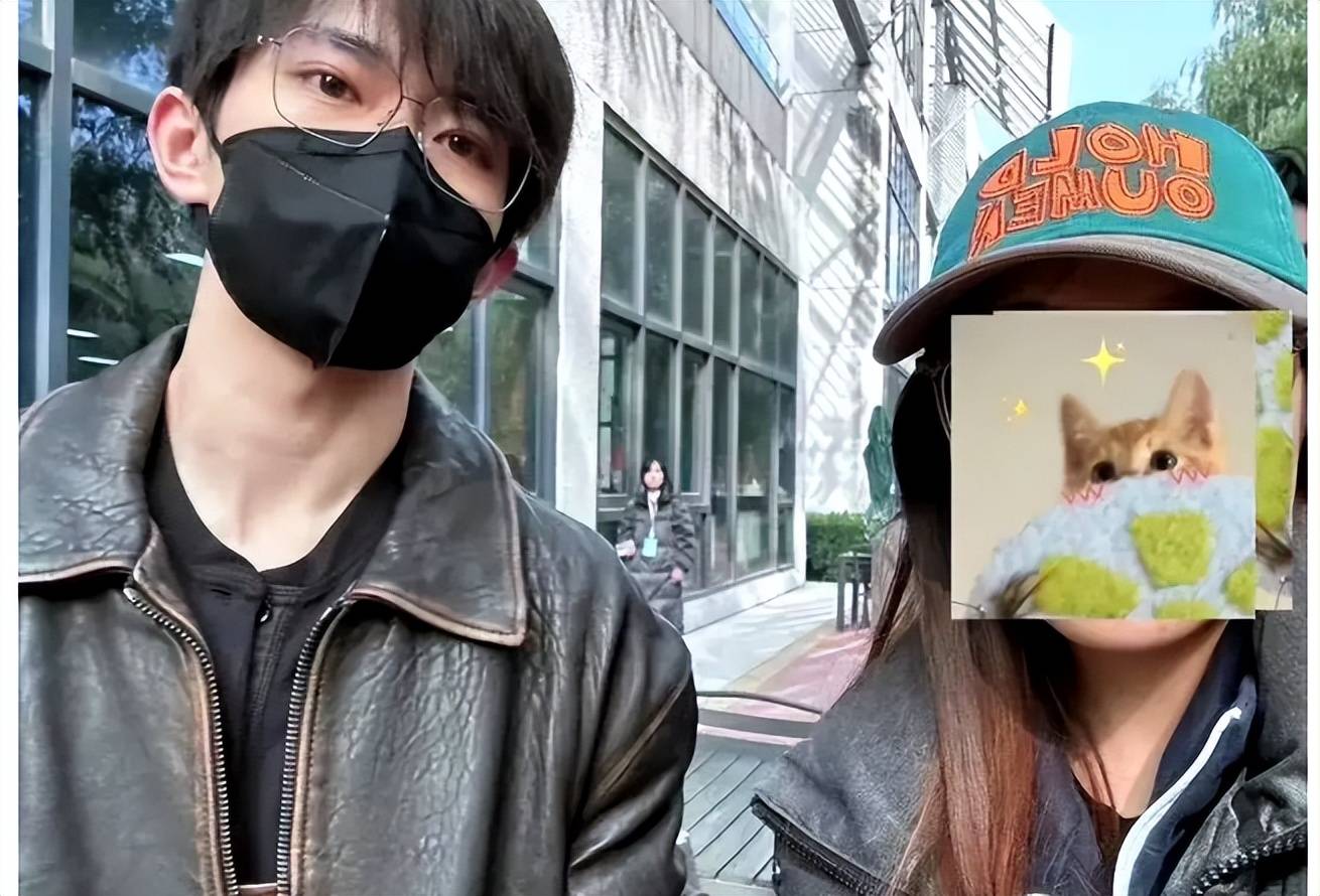 母校75周年校庆：靳东倪大红现身，佟丽娅和易烊千玺接地气！