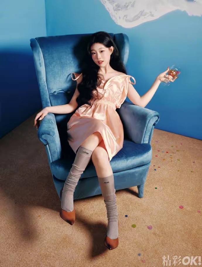 19岁沈佳润再登封面，“最丑星二代”穿上丑衣服，意外讨喜又好看