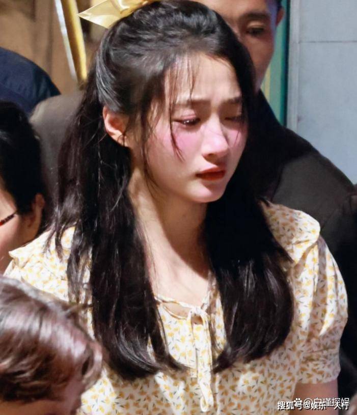 原创             分手传闻7月后，关晓彤高调官宣喜讯，全网恭喜，终于等到这一天