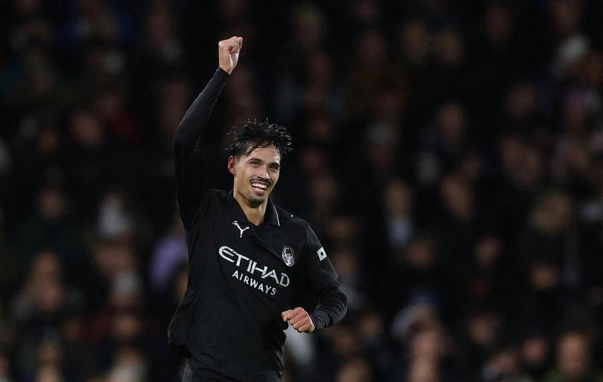 “英超最新积分榜动态：曼城5-4险胜逼近榜