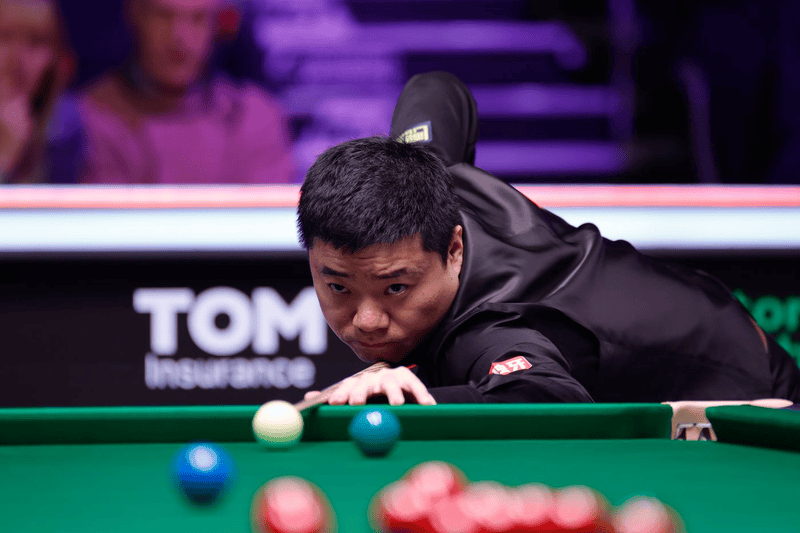 斯诺克英锦赛：丁俊晖险胜对手晋级八强 赵心童出局