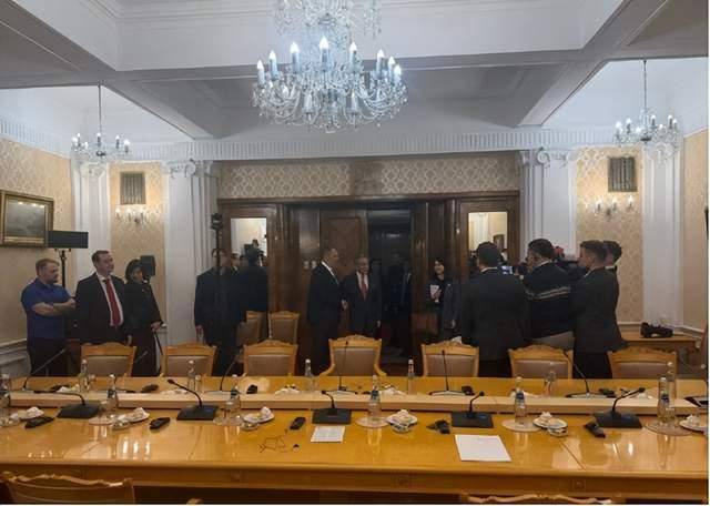 高市早苗没想到,日本竟“如此幸运”,被中美俄同一时间点名