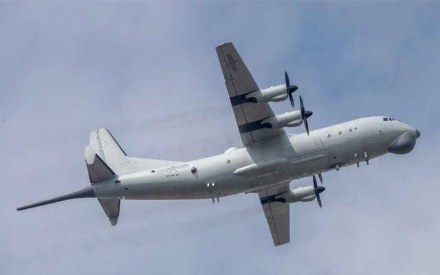 百米内,中外军机缠斗20分钟!八国战机轮番逼近,我飞行员一言震敌