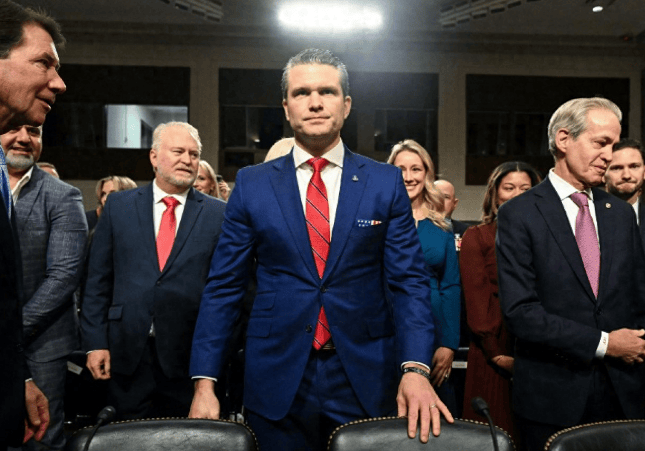 局势反转出乎意料！美战机被导弹击落，谁干的？调查结果公布，英法俄失声，特朗普怕啥来啥