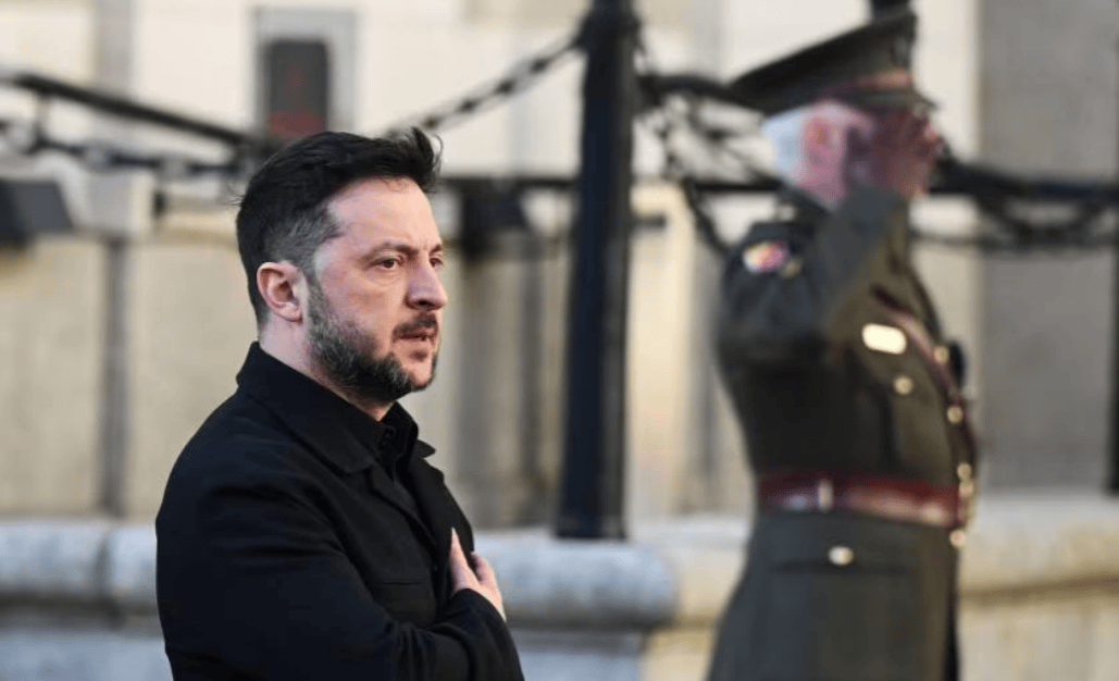 泽连斯基编不下去了，乌军报告前线噩耗，十几万俄军打响围剿大战