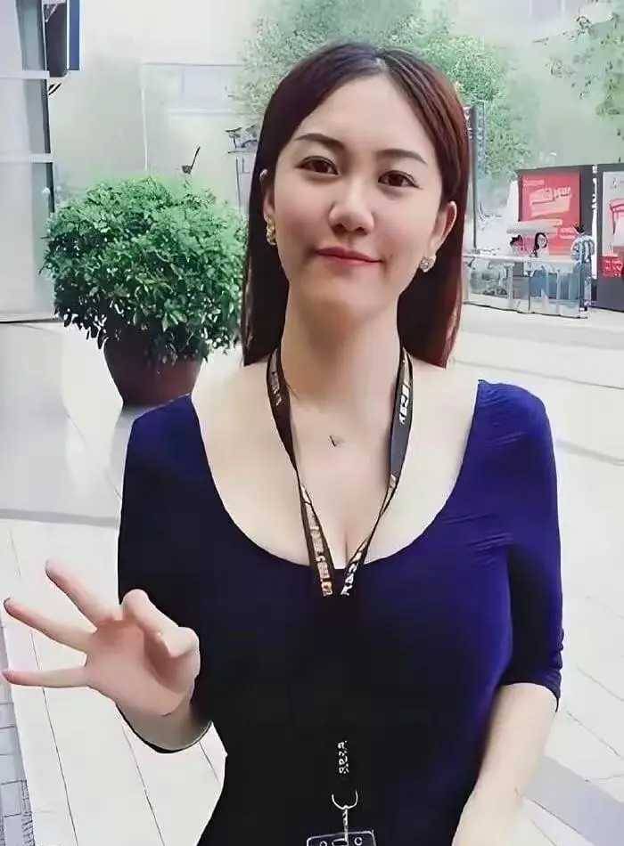 全网哗然!徐萌以“黄花闺女”之身嫁87岁范曾,头婚身份成焦点