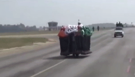 解放军也玩杂技摩托车?印度:论载人能力中国落后我10年