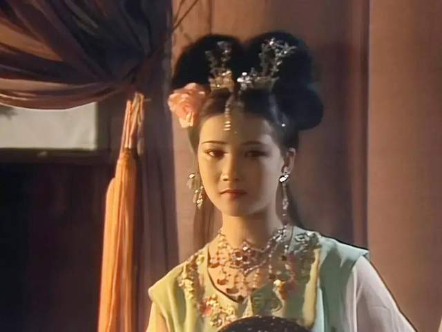 圈内人曝何晴晚年细节:力劝闺蜜黄绮珊别整容,手术后说话不利索