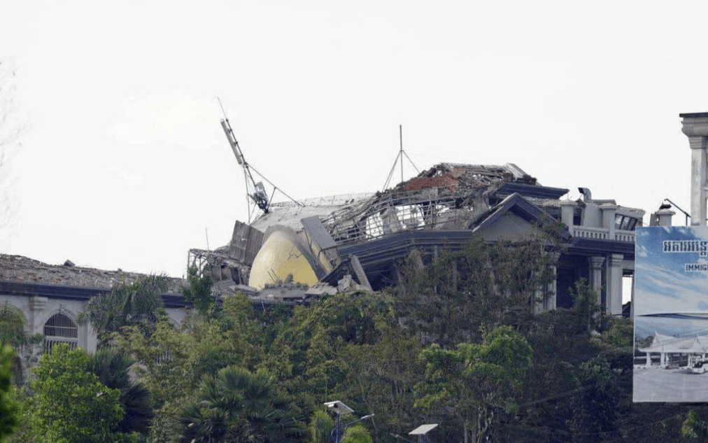 泰军8天猛攻柬埔寨,洪森父子单方面乞和,泰国民意沸腾,举国振奋