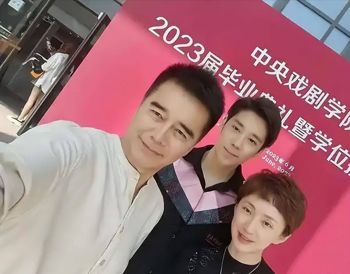 何晴葬礼现场曝光！不到24小时，许亚军一个举动实现口碑暴涨