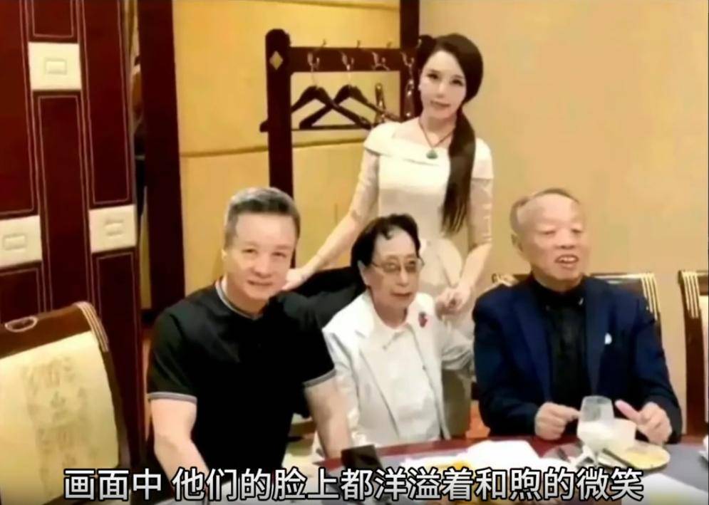 李肇星夫妇晚年,在酒店和亲家阎维文相聚,一张罕见合影,很温馨