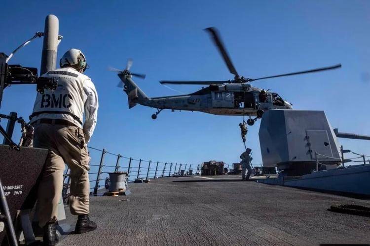 从中国发出的船只也敢查?美军特种部队半道拦截,交出货物才放行