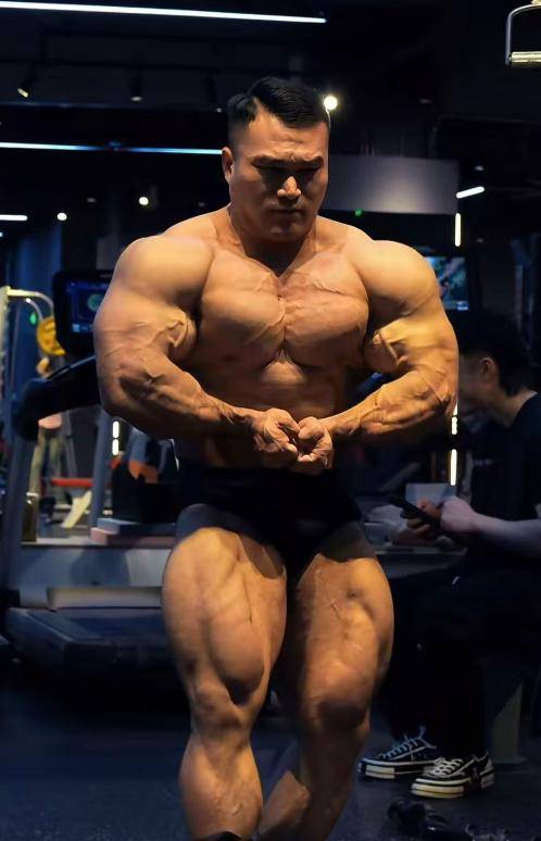 健美冠军王昆去世,年仅30岁,好友透露原因,每天都坚持锻炼