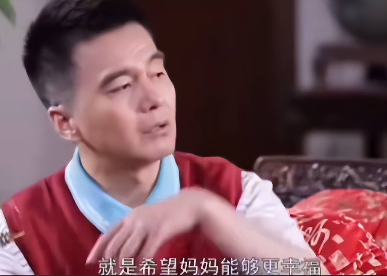 好友公开何晴珍贵合影,透露许亚军真实一面,两人离婚原因曝光