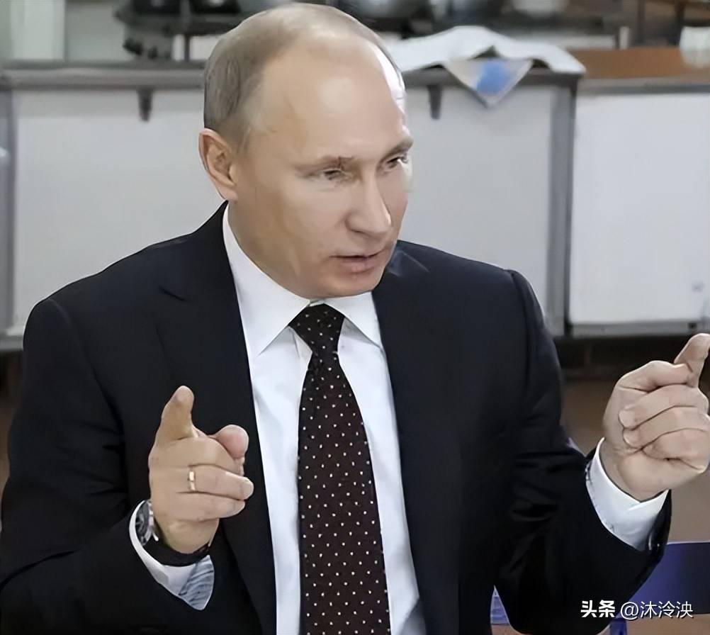 英雄难过美人关？普京承认新恋情，镜头前的一个举动更引全球热议