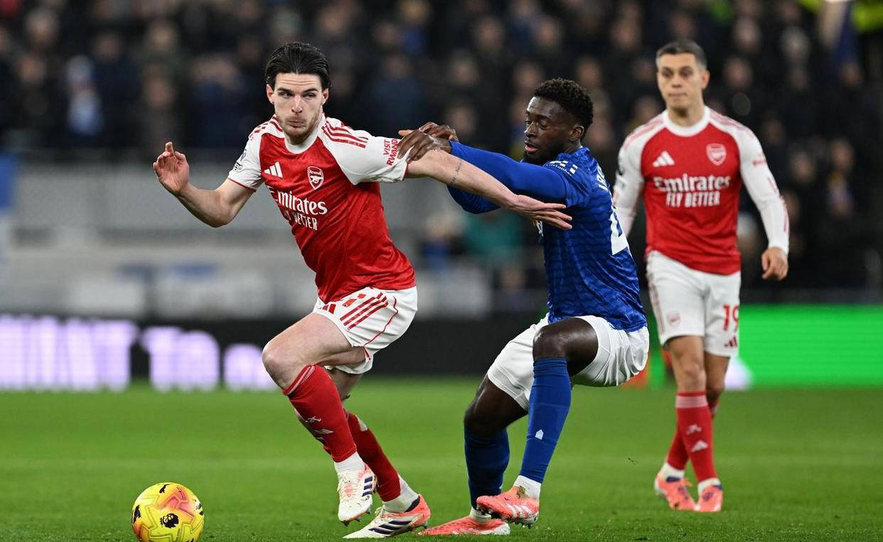 英格兰足球超级联赛英超最新积分榜：阿森纳重夺榜首 曼城失顶 利物浦紧追切尔西