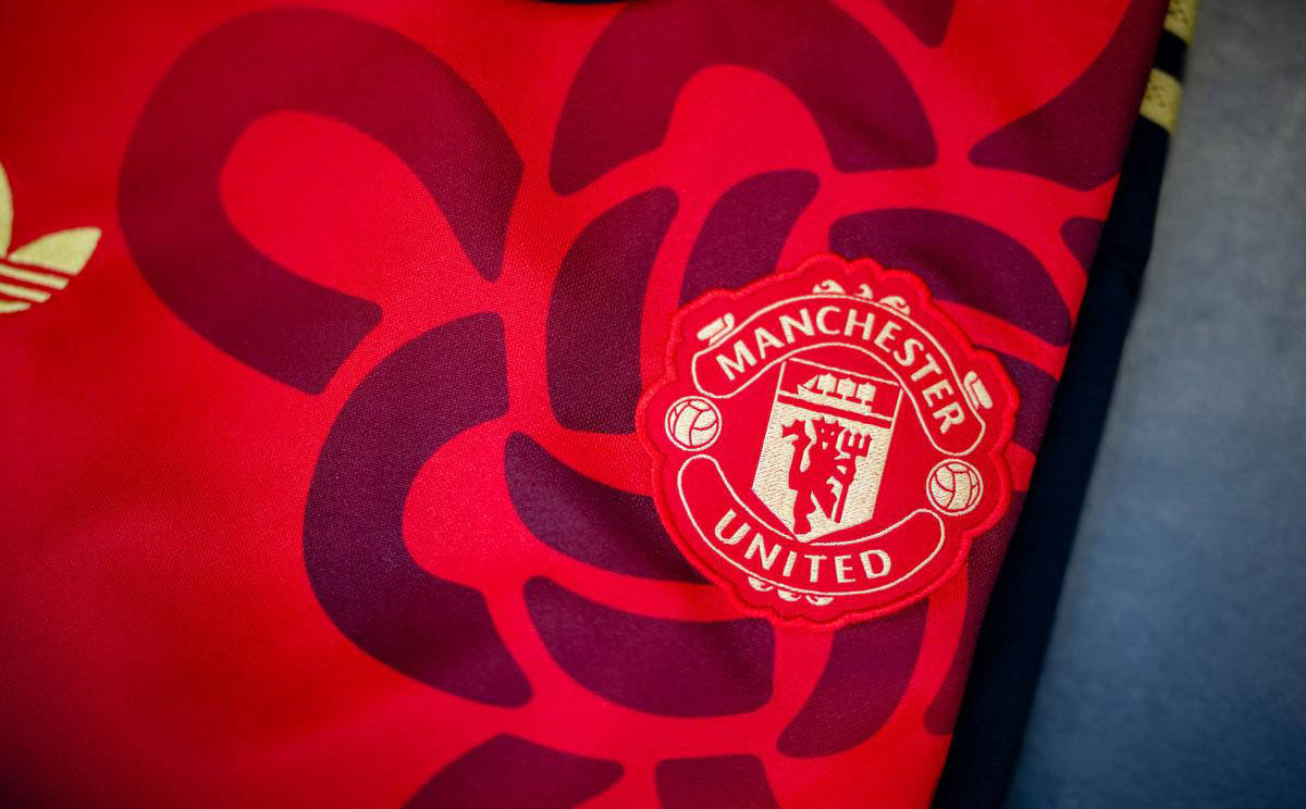 英超积分榜前三球队拉开差距阿森纳与维拉的对决或决定冠军归属英格兰足球超级联赛