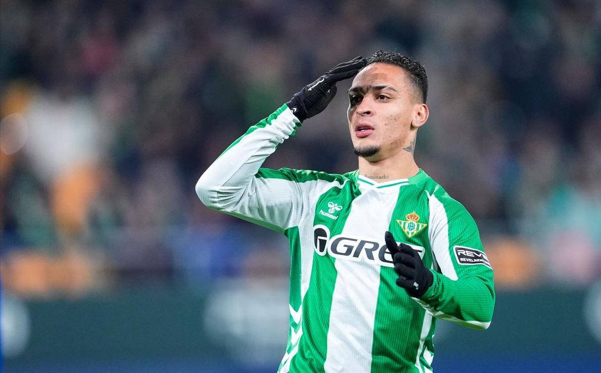 西班牙足球甲级联赛西甲最新积分榜解析：巴萨领跑马竞紧追贝蒂斯表现强势