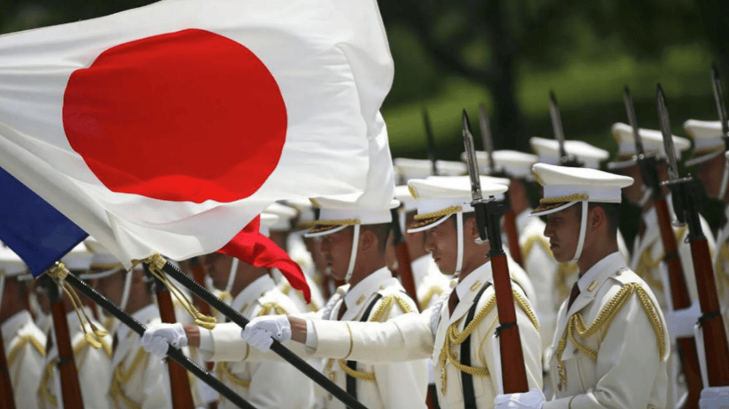 日本内阁正式批了！开始转守为攻，要在一大领域，重点针对中俄