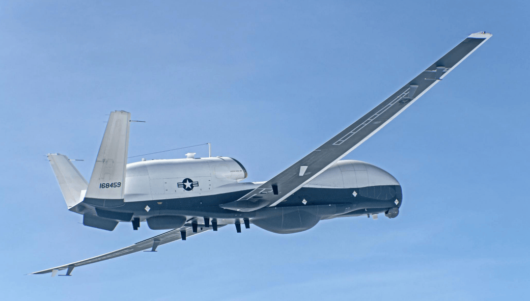 台南恒春外海发生激烈对峙，054A向美军MQ4C喊话：通报你的意图！