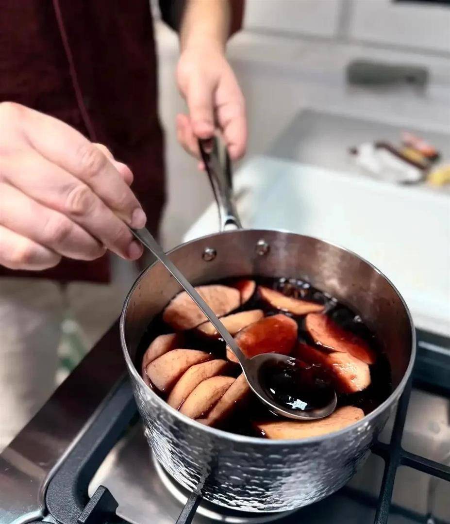 朱珠圣诞晒美照！和女儿穿红毛衣亲子装超喜庆，搂老公甜到齁