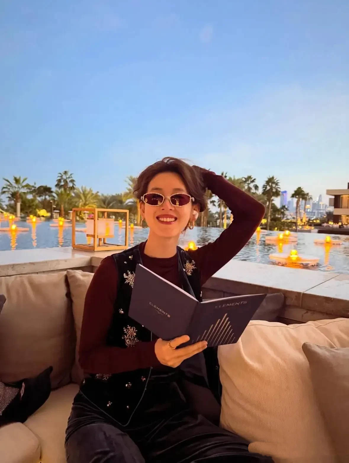 章泽天飞迪拜陪刘强东，穿千元服饰住60万一晚酒店，没有夫妻不和