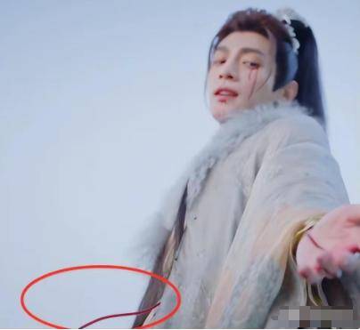 穿内衣就算了，输血管也忍了，那个“戴口罩”的就有点说不过去了