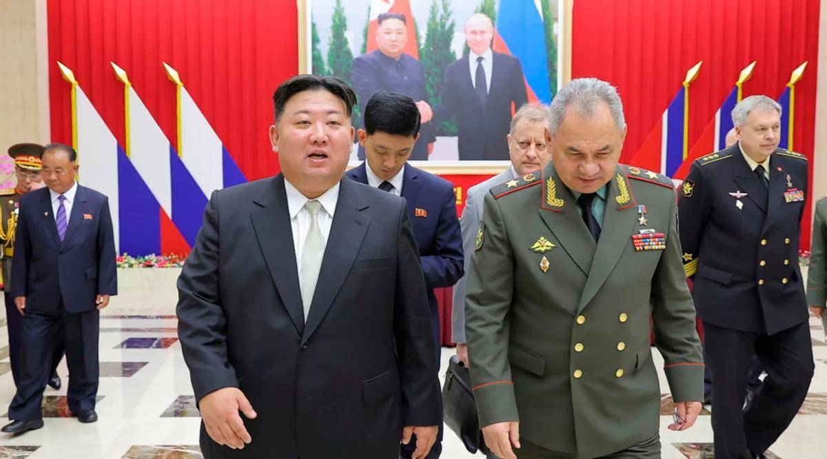 朝方刻意隐瞒身份，一批神秘人陆续抵俄，手握俄军战场生命线？