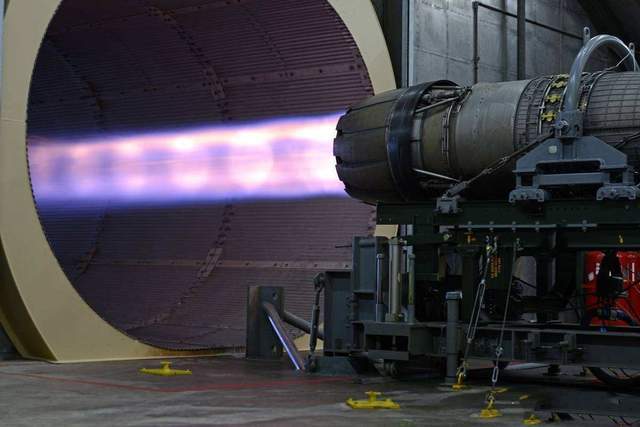 歼-20换心成功，量产型涡扇-15首飞曝光，老美还真原地等我们30年