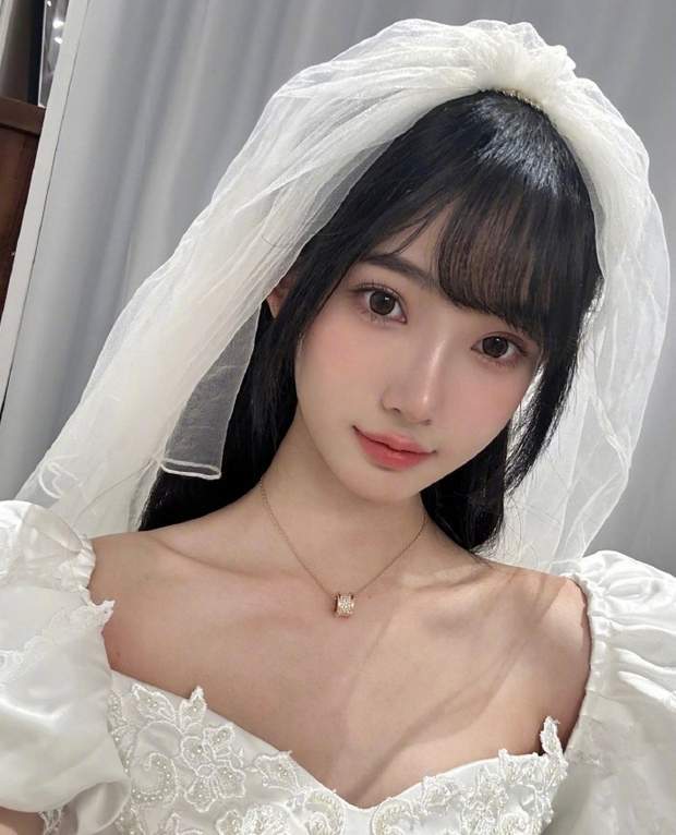 林俊杰女友七七是啥来头？富二代屈尊当创意总监，长相萝莉身材好