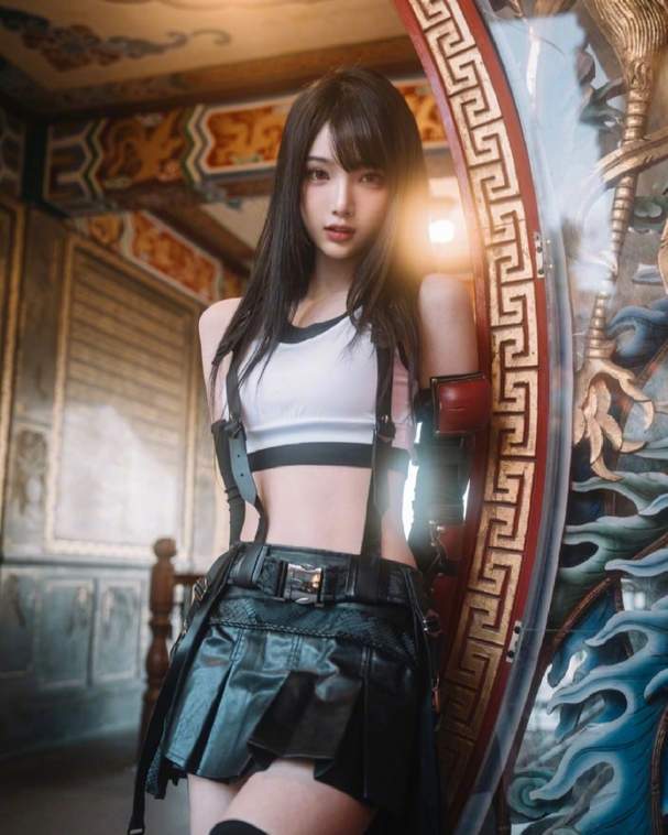 林俊杰女友七七是啥来头？富二代屈尊当创意总监，长相萝莉身材好