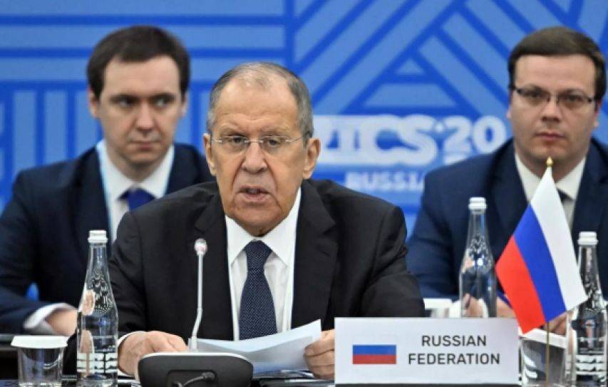 沉寂1天后,高市早苗终于签字,日本怒砸9万亿,要和中方硬碰硬?