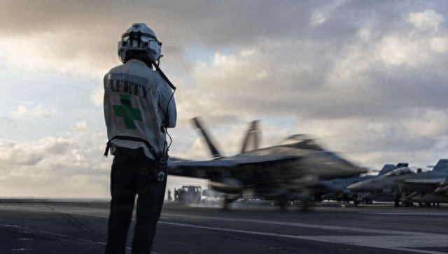 美军不宣而战,委内瑞拉港口大爆炸:委军48小时开火击落9架飞机