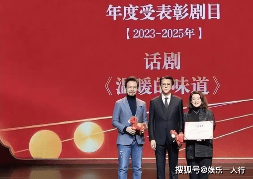 官媒对靳东称呼变了!2字之差释放3大信号,马伊琍的话有人说的真没错