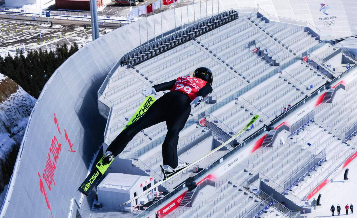 世界杯直播在线观看——高清足球直播平台推荐中国姑娘曾坪破浪前行勇夺历史性奖牌引发全国热议