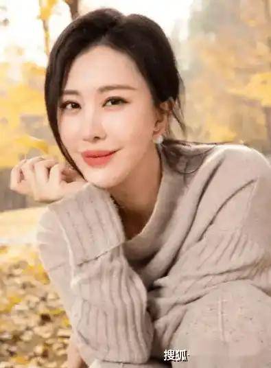 田朴珺回应离婚，清空王石所有合影！这段婚姻输给了年龄还是金钱？