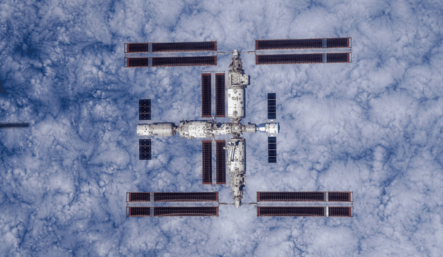 中方点名警告后,SpaceX急降4400颗卫星:是认怂了吗?