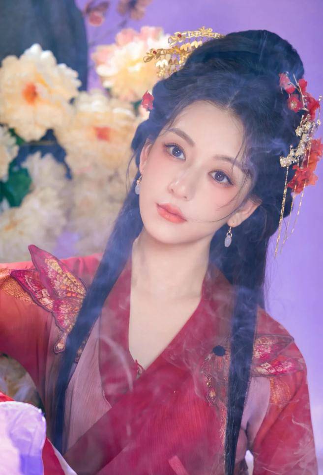 郭富城三胎千金露面,方媛抱娃姿势专业,一个细节暴露其家庭地位